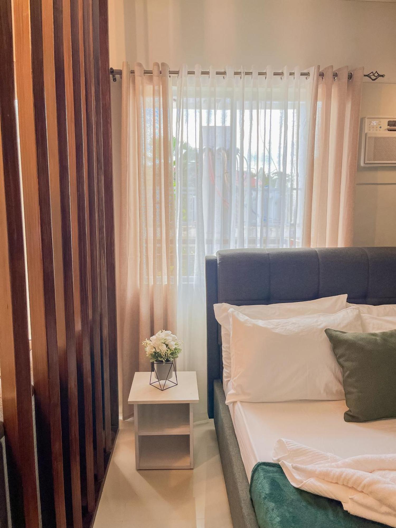 2 Bedroom And With Private Pool And Gym In Vista Manors Verdant *