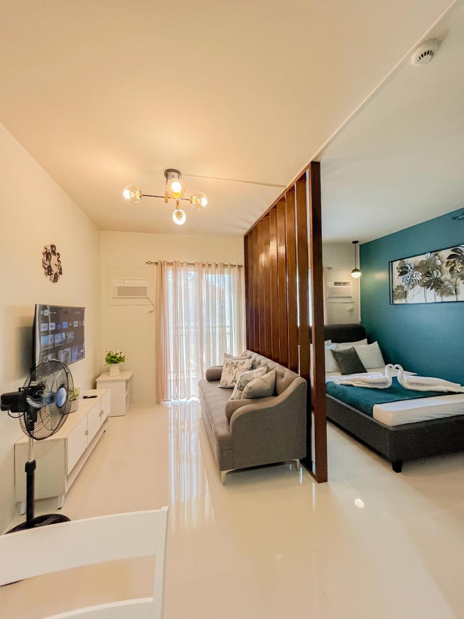 2 Bedroom And With Private Pool And Gym In Vista Manors Verdant Apartment *