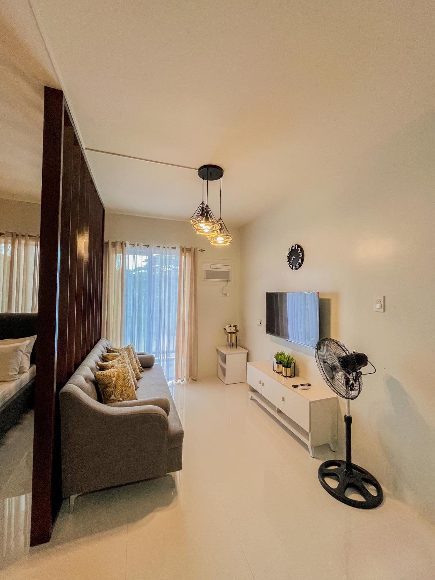 2 Bedroom And With Private Pool And Gym In Vista Manors Verdant Apartment *