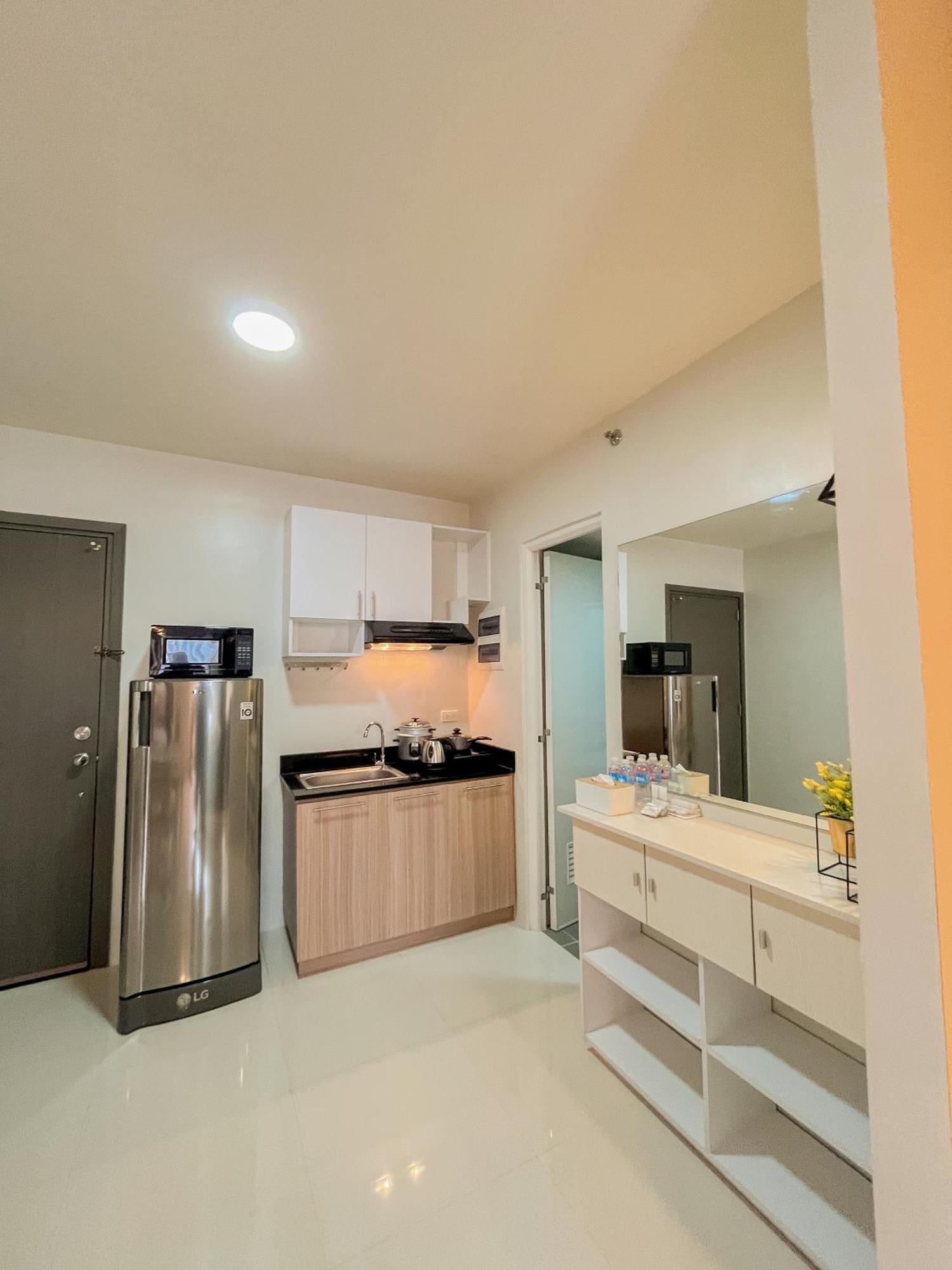 2 Bedroom And With Private Pool And Gym In Vista Manors Verdant * Puerto Princesa