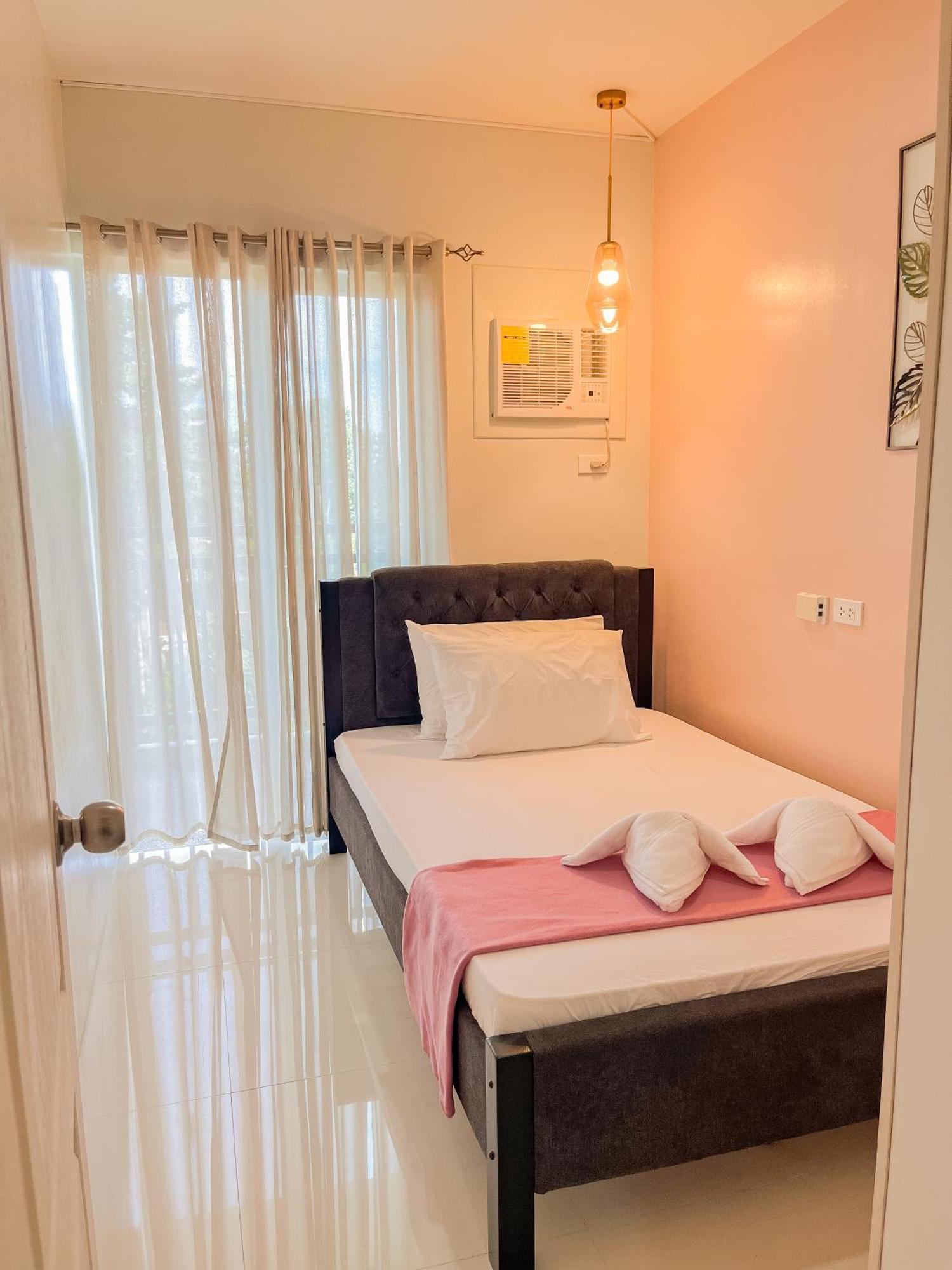 2 Bedroom And With Private Pool And Gym In Vista Manors Verdant Puerto Princesa