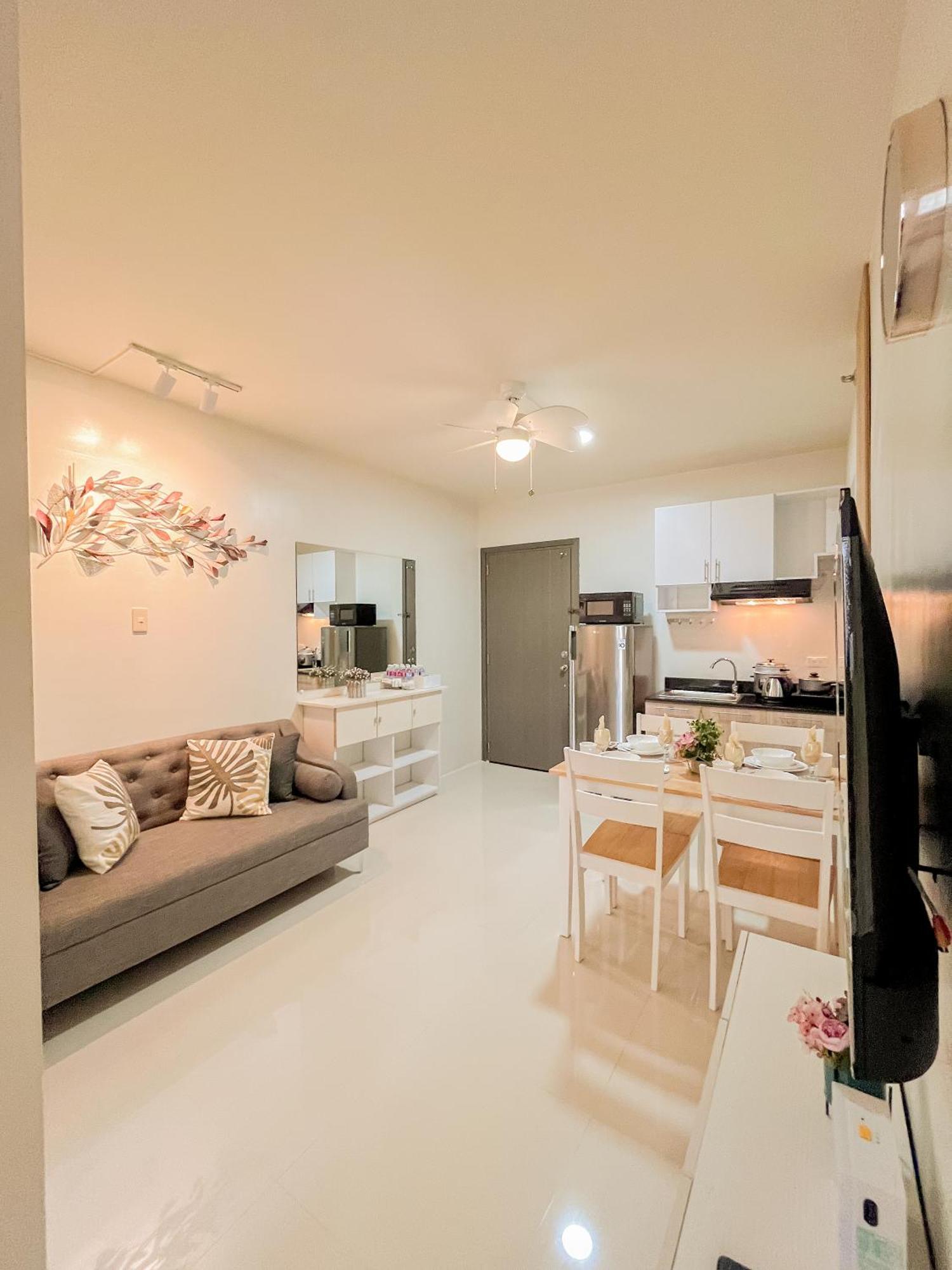 2 Bedroom And With Private Pool And Gym In Vista Manors Verdant Apartment *