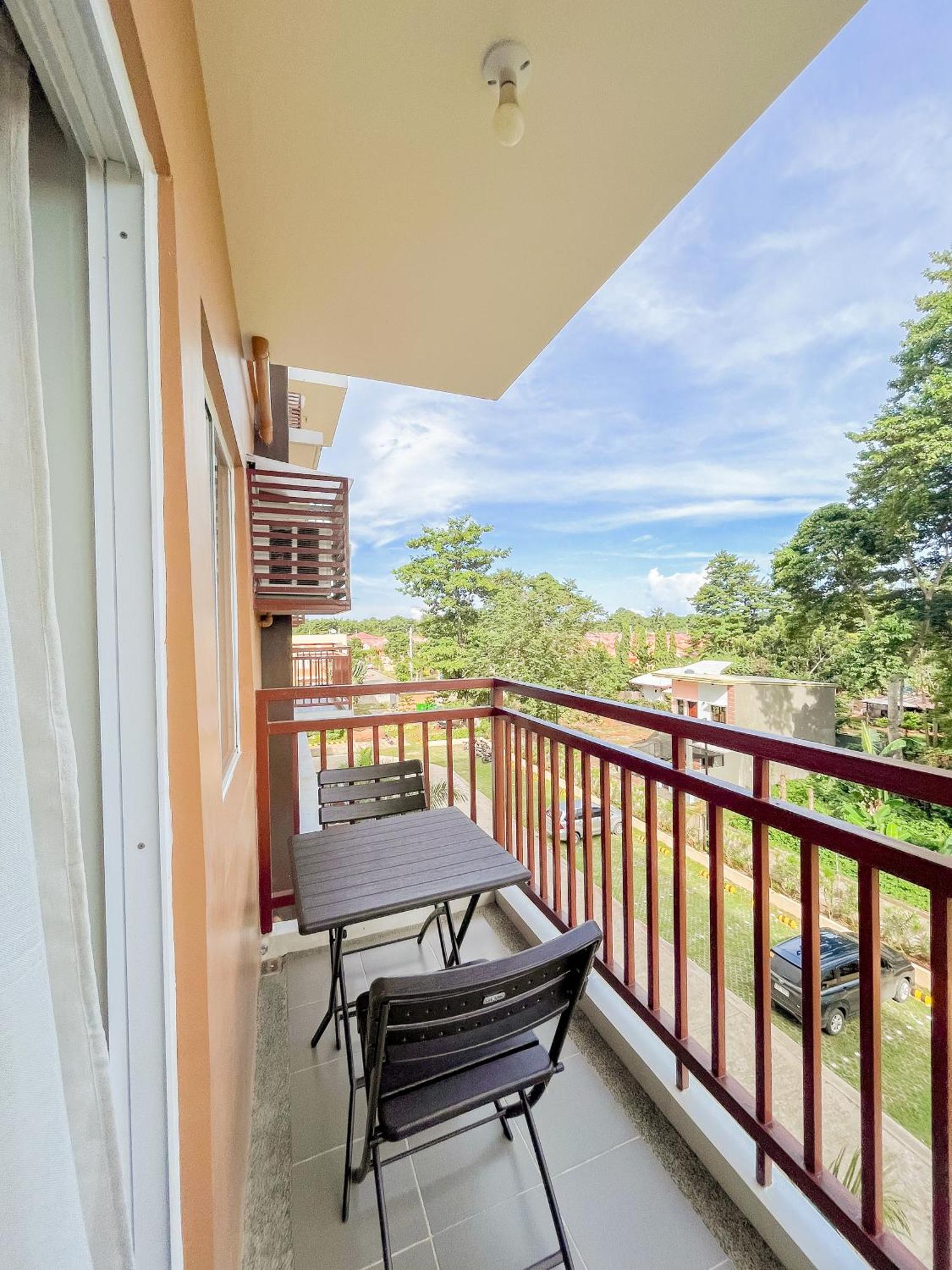 2 Bedroom And With Private Pool And Gym In Vista Manors Verdant Apartment