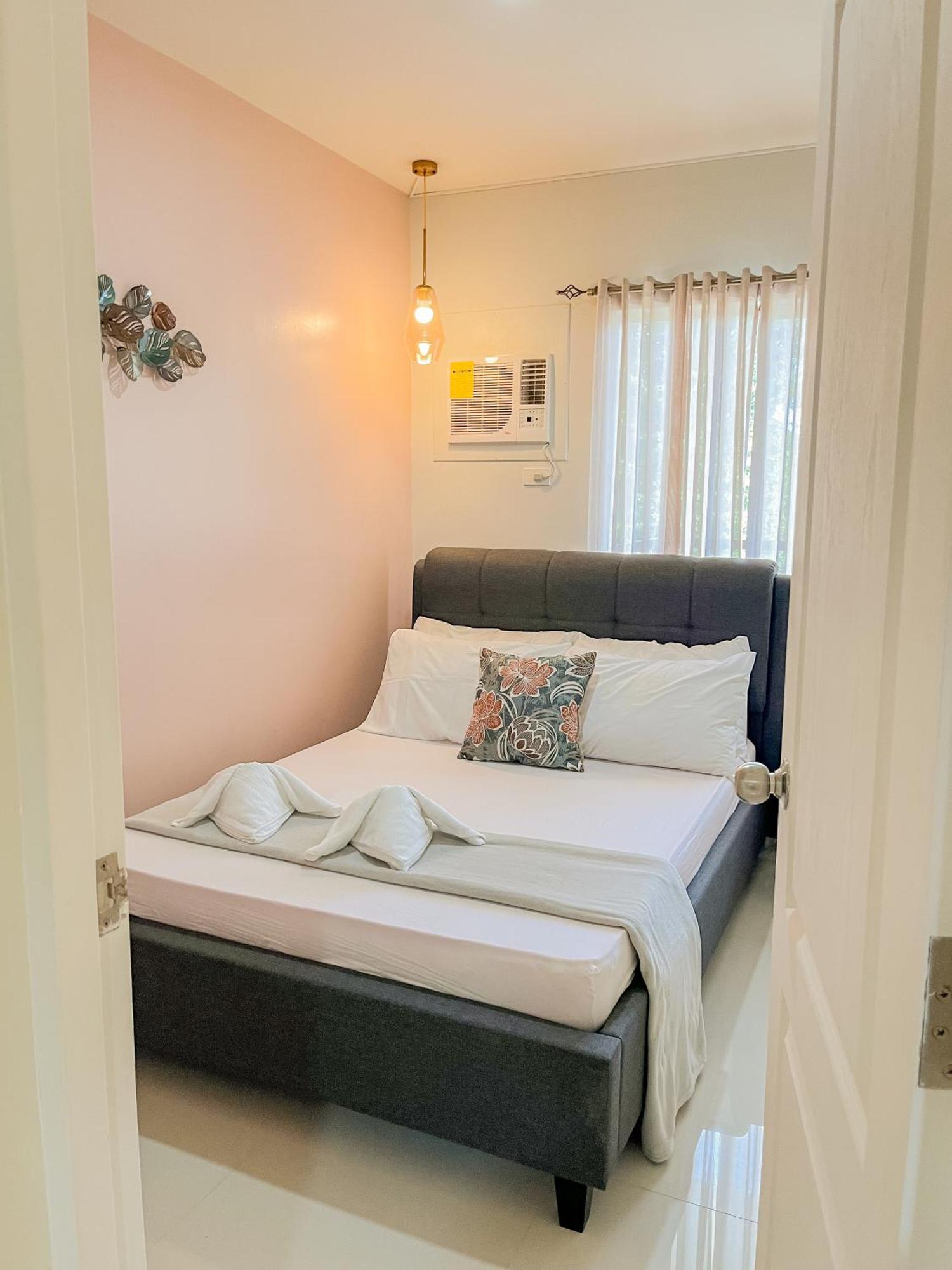 2 Bedroom And With Private Pool And Gym In Vista Manors Verdant Apartment