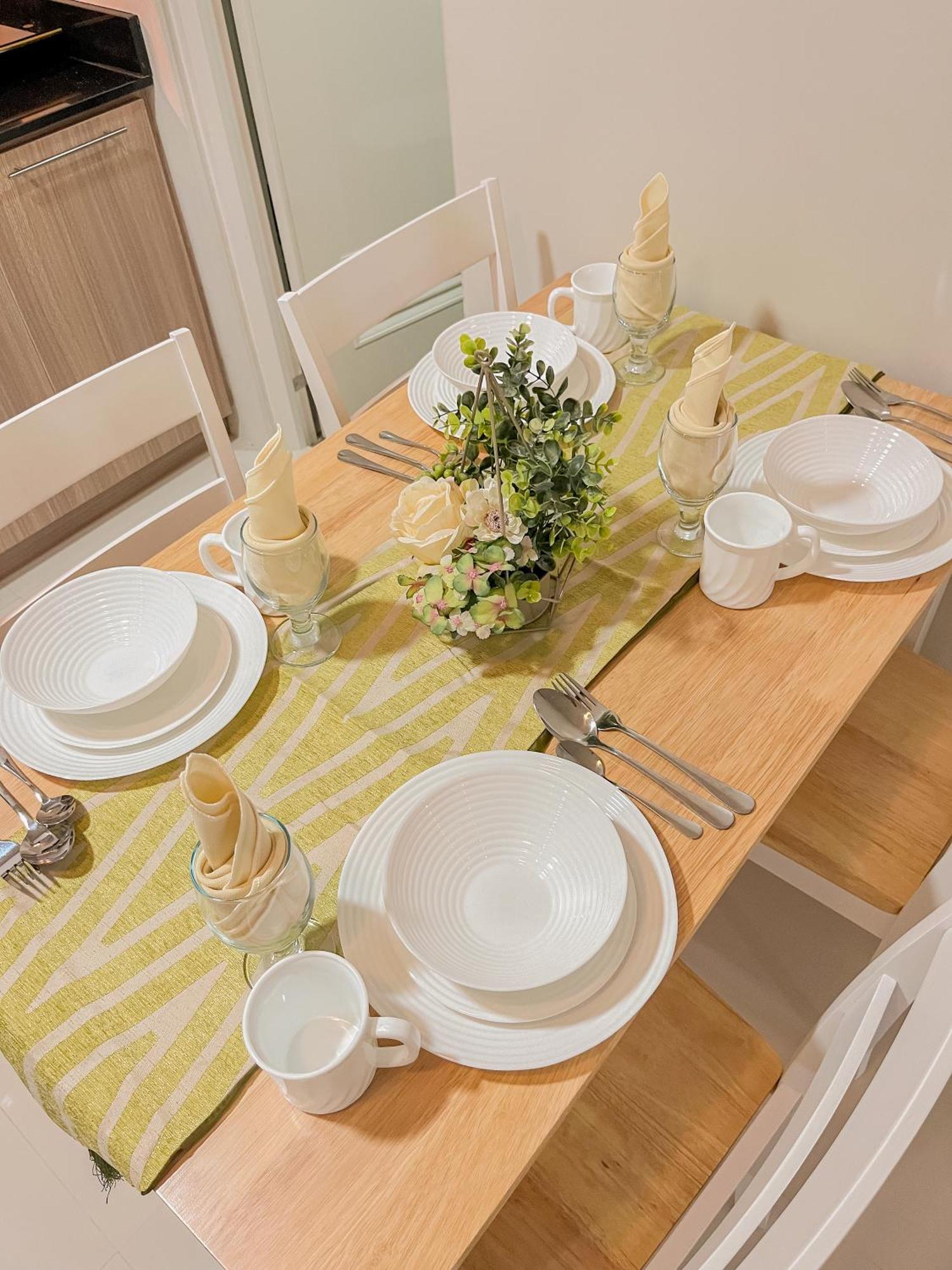 2 Bedroom And With Private Pool And Gym In Vista Manors Verdant Apartment *