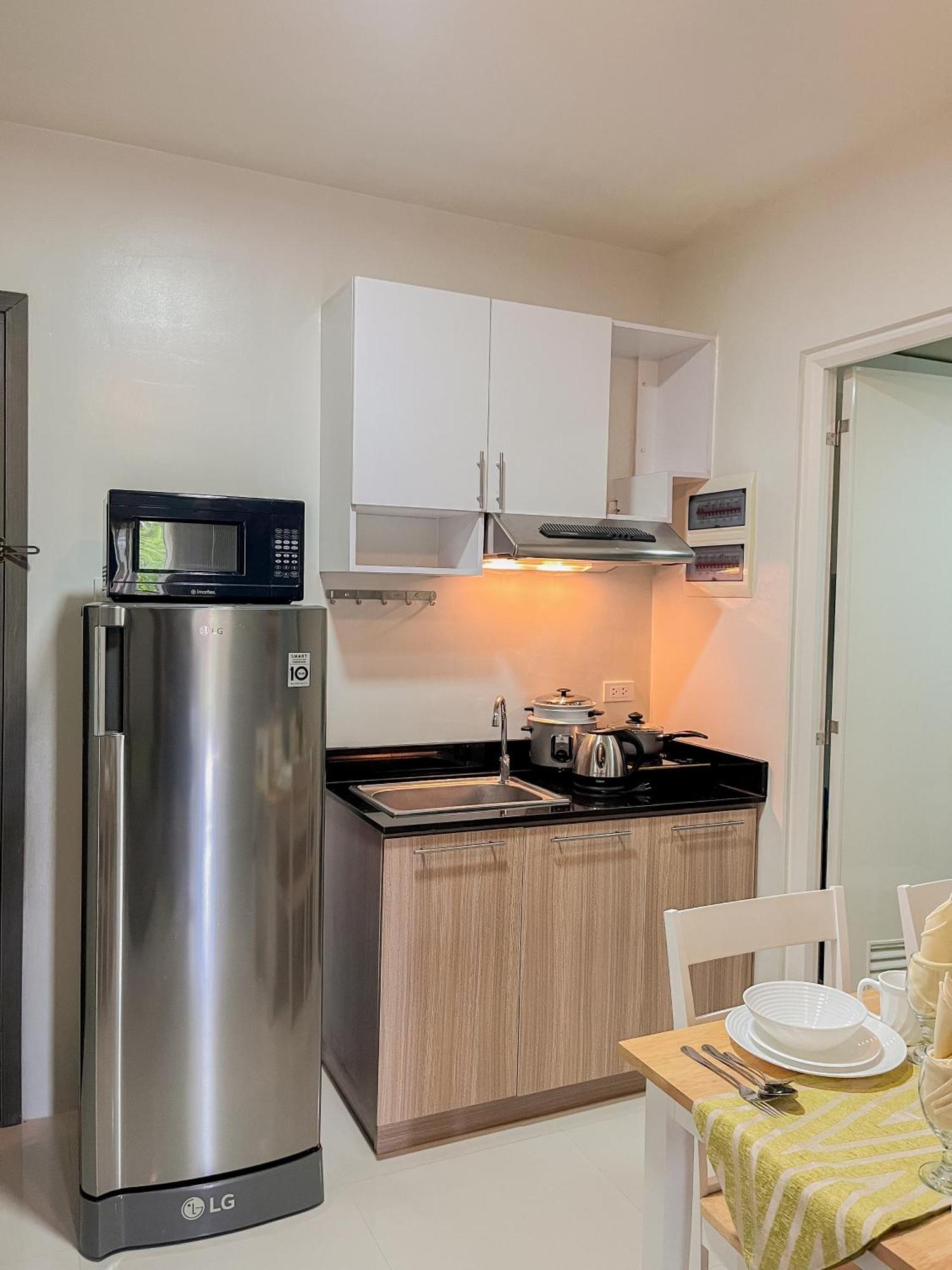 2 Bedroom And With Private Pool And Gym In Vista Manors Verdant Apartment *