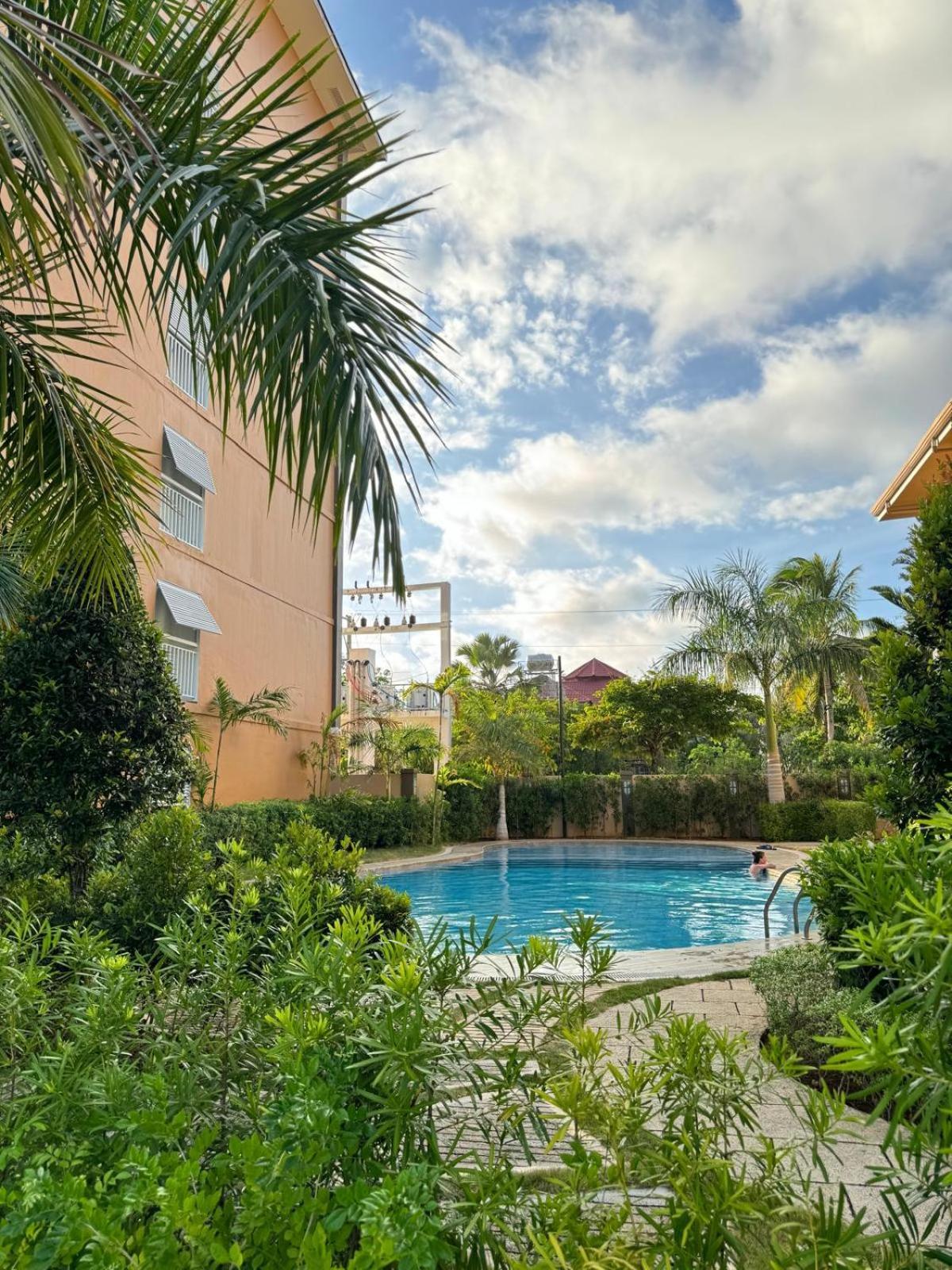 2 Bedroom And With Private Pool And Gym In Vista Manors Verdant * Puerto Princesa