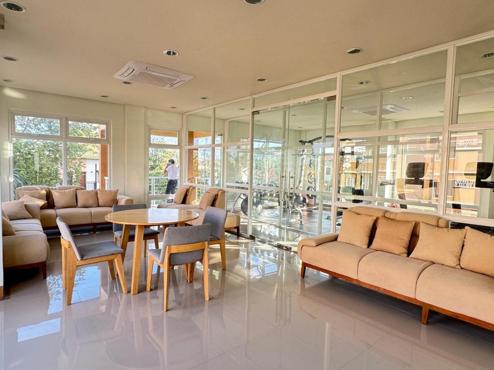 2 Bedroom And With Private Pool And Gym In Vista Manors Verdant Apartment *